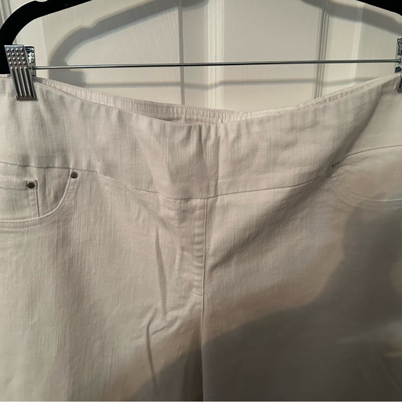 Plus size white jeans - Picture 4 of 4